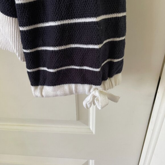 Black & White Striped Hooded Light Knit Sweater - Claire France - Picture 3 of 4